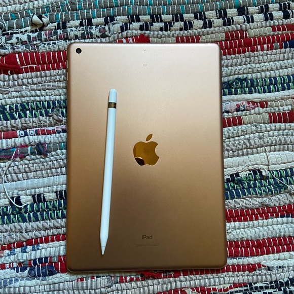 IPad 8th Gen (Wi-fi 128GB) Rosegold - Picture 4 of 5